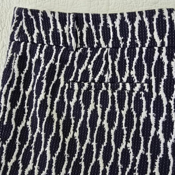 Ann Taylor Loft Women's Riviera Short Size 12 Navy Blue White Textured Vacation - Picture 11 of 12